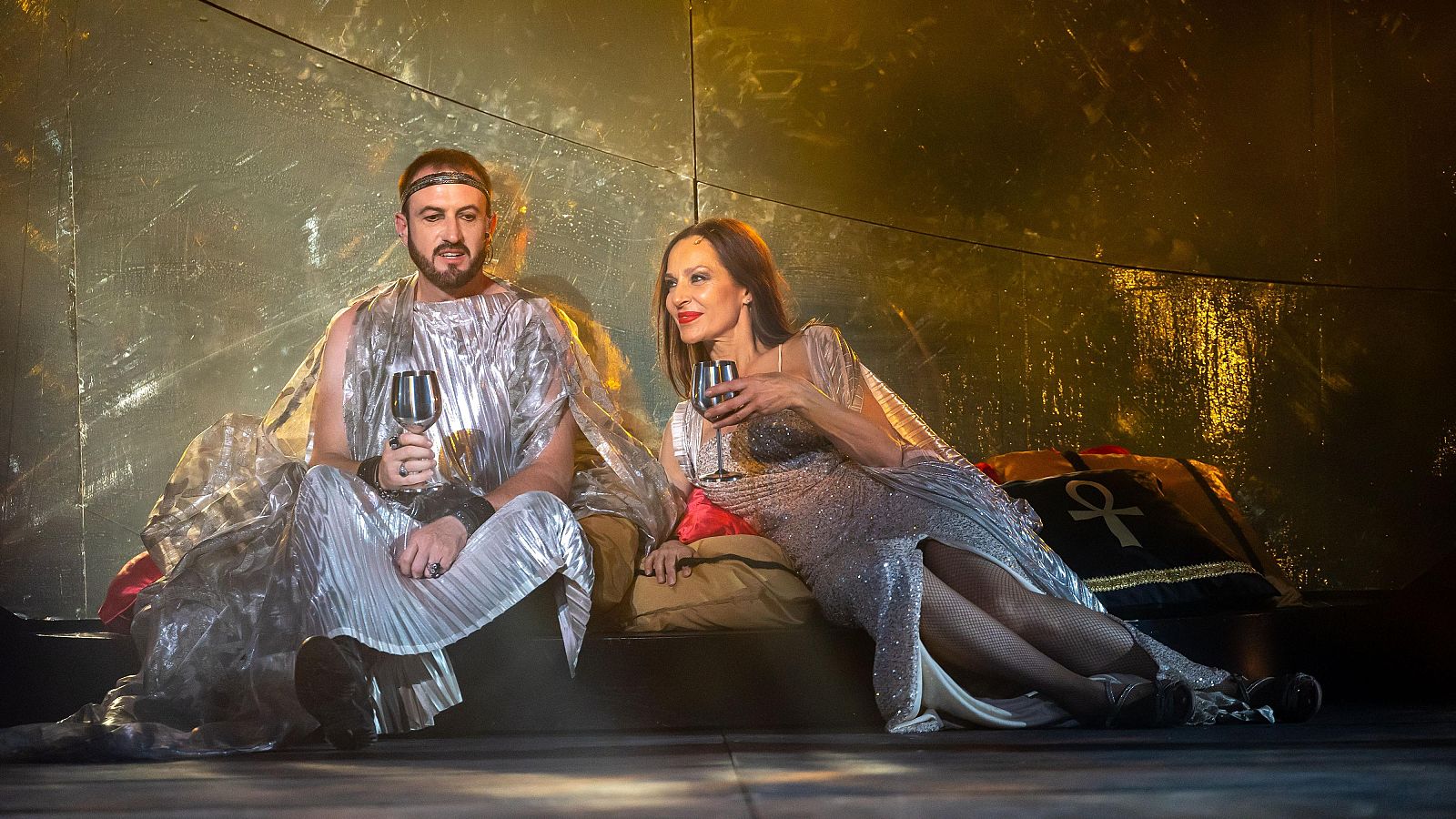 'Cleopatra enamorada' se estrena en el Teatro Romano de Mérida - Telediario 1 | Ver