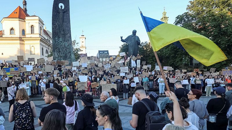 Ucrania protesta contra Zelenski por primera vez desde la guerra por el control a las agencias anticorrupción