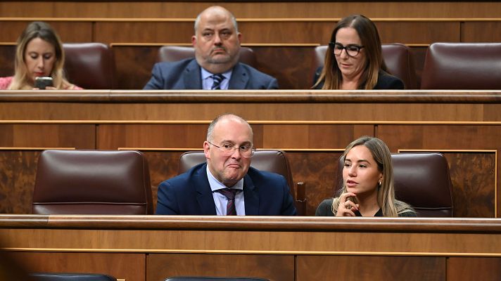 Telediario 1 - El PP arremete contra Sánchez por no dimitir pese a su "tesis fake"