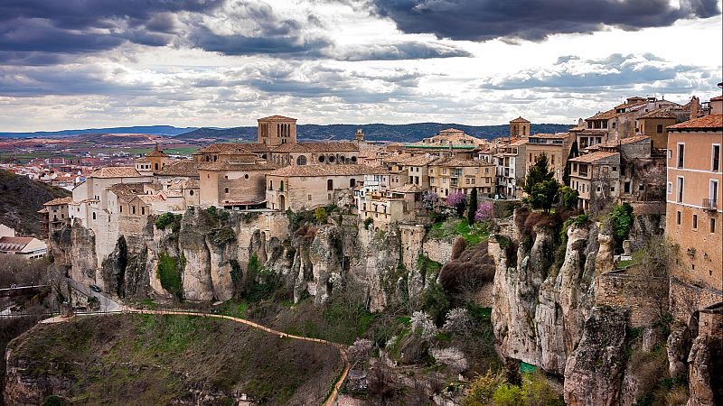 Viajar entre semana y elegir sitios menos turísticos: ¿cómo ahorrar en verano? - Telediario 1 | Ver