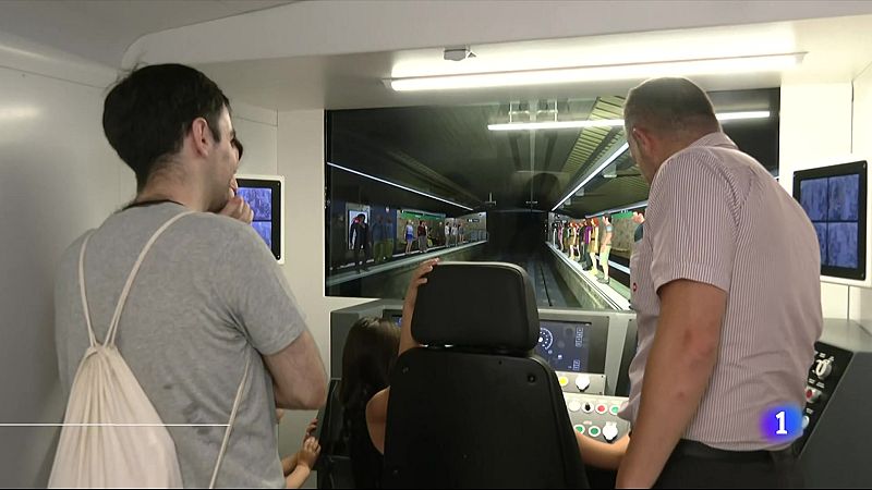 Conduir el metro per un dia: TMB obre al públic la sala de simuladors