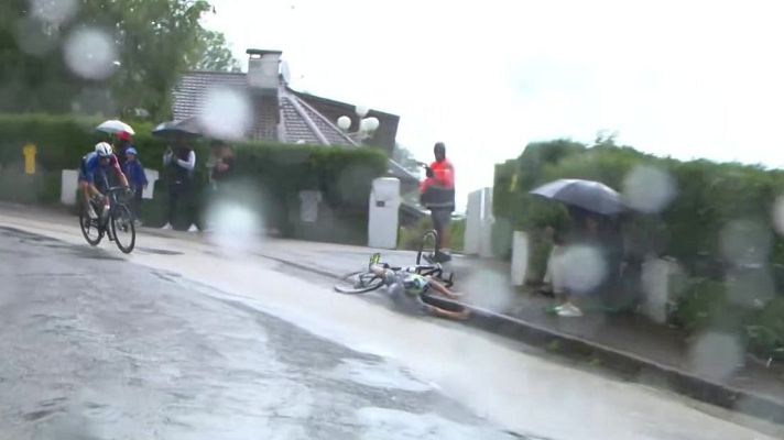 Tour de Francia - Así fue la terrible caída de Iván Romeo cuando lideraba la etapa 20 del Tour