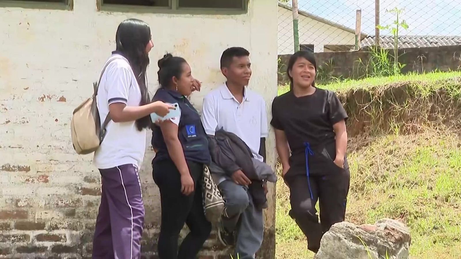 Colombia: violencia sexual entre adolescentes captadas por grupos armados - Fin de semana 24h | Ver