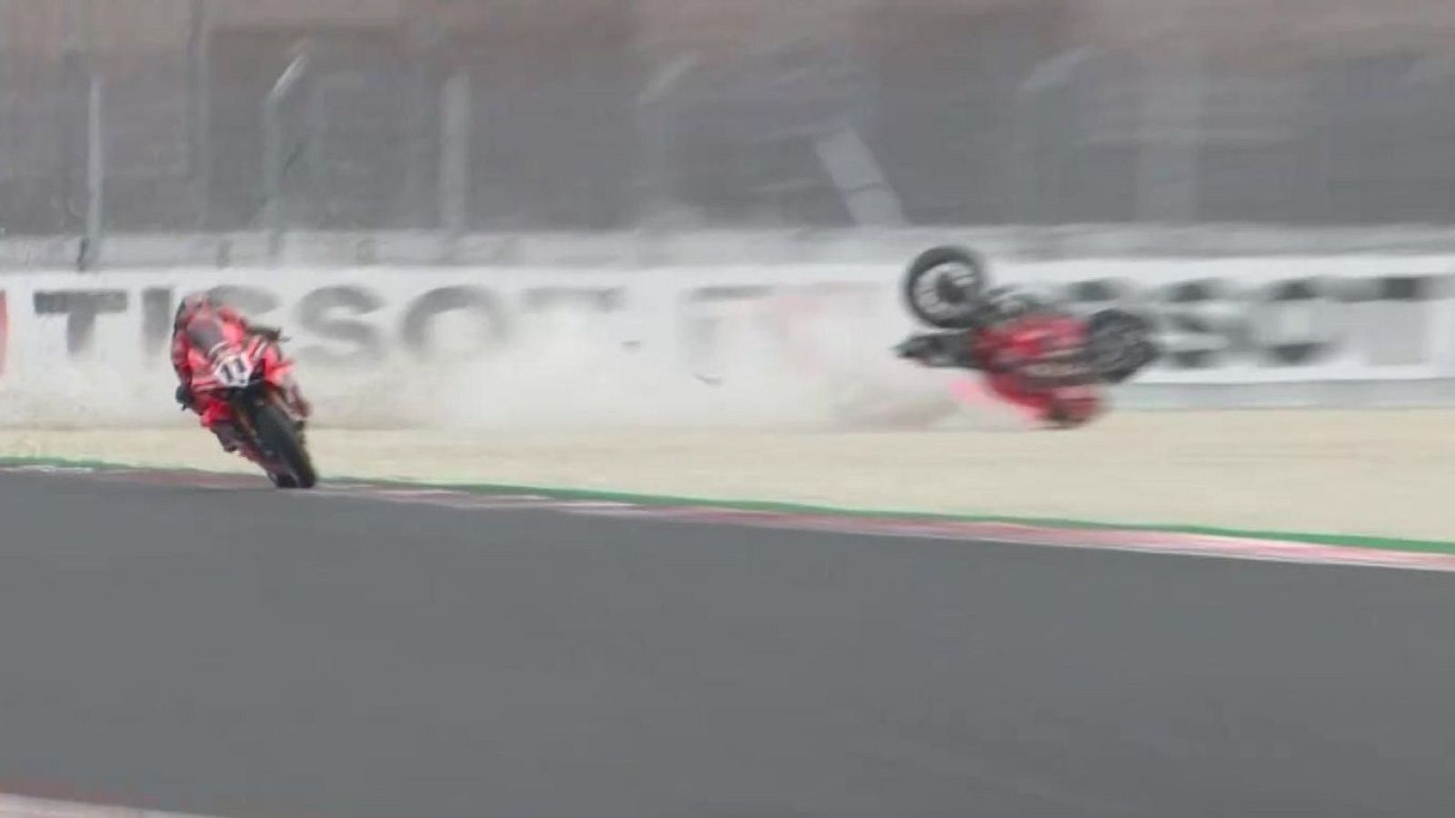 Dura caída de Bautista en la segunda carrera de la Ronda de Hungría - Mundial de Superbike | Ver