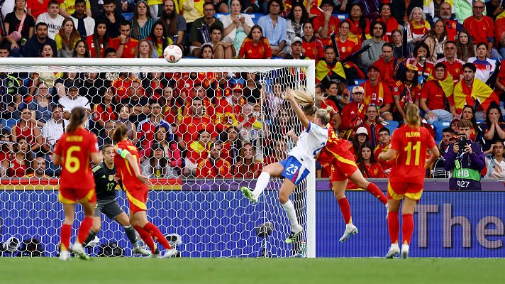  - El acrobático cabezazo de Alessia Russo para el 1-1 de la final de la Eurocopa 2025