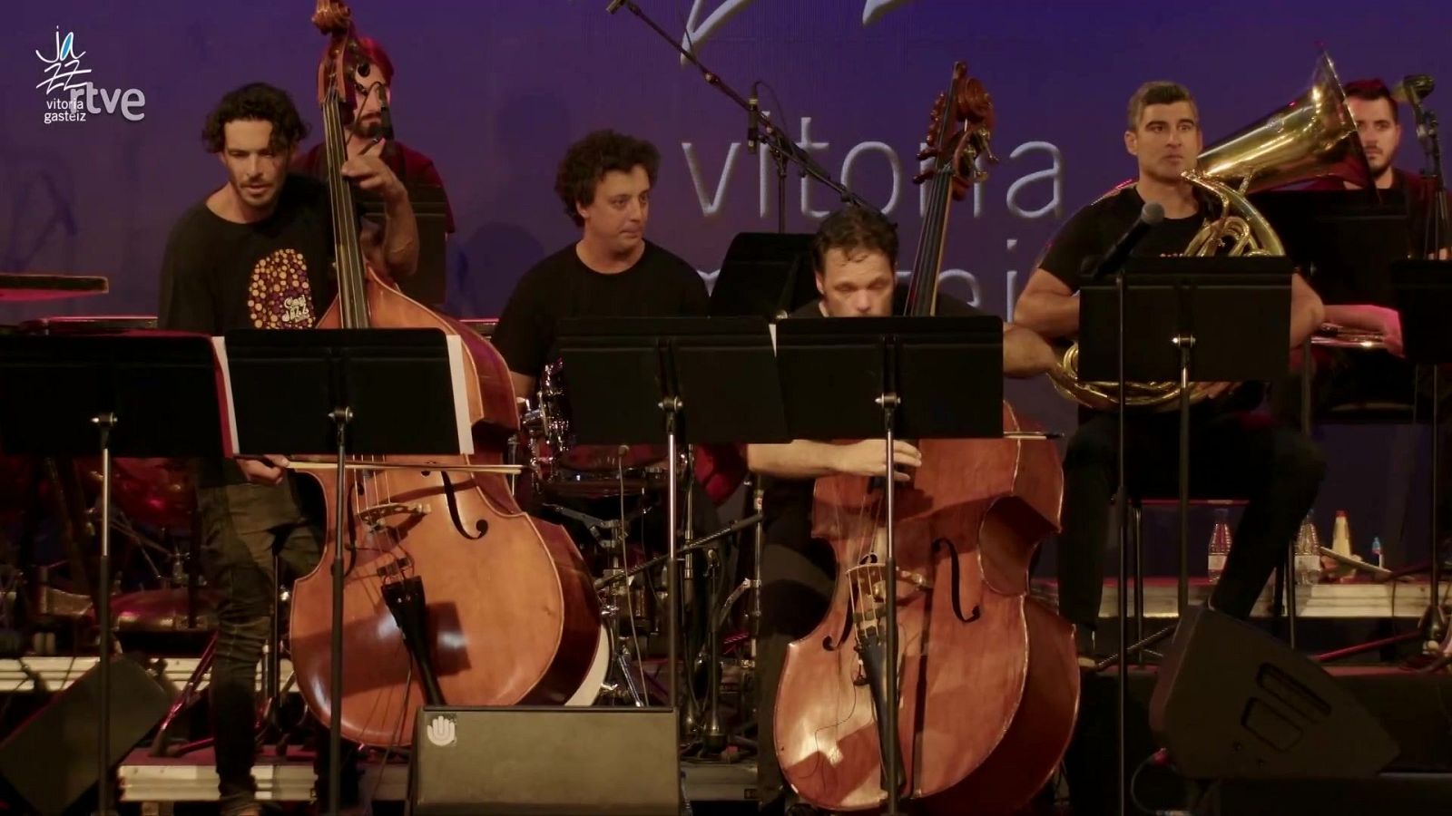 Festivales de verano - 48º Jazz Vitoria Gasteiz: Clasijazz Orchestra: Charles Mingus "Epithaph" (Parte 1) - Festivales de verano de La 2 | Ver