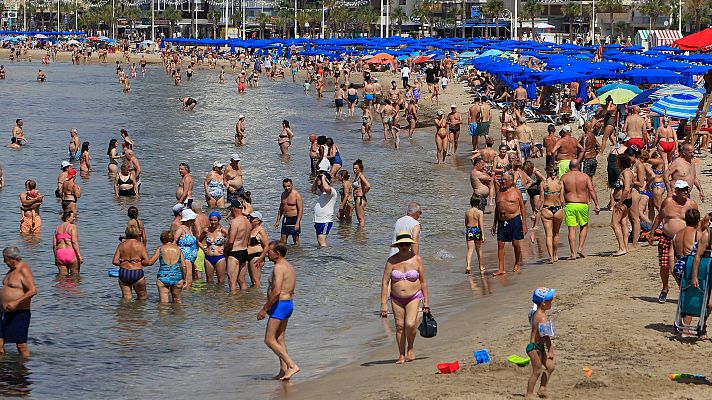 Telediario 1 - La economía española creció un 0,7% en el segundo trimestre por el tirón del consumo y la inversión