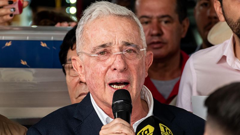 El expresidente de Colombia, Álvaro Uribe, es declarado culpable por mantener contactos con grupos paramilitares