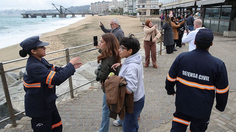 Delegado presidencial de la Isla de Pascua: "Hemos evacuado a todas las personas en peligro"