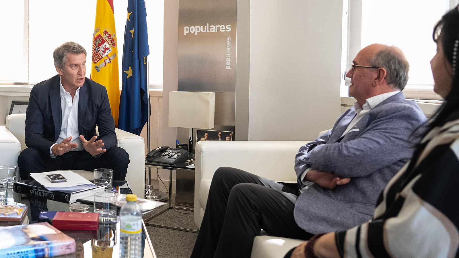 Feijóo defiende a Mazón ante las víctimas de la dana | Ver