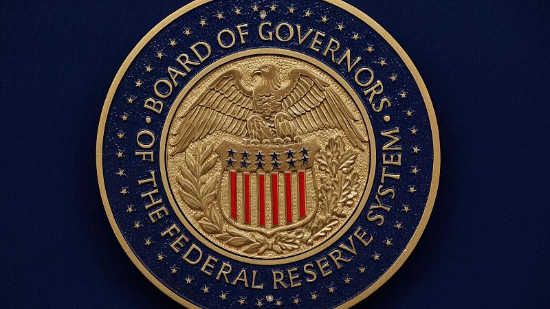 La Reserva Federal mantiene los tipos de interés entre el 4,25% y el 4,50% pese a la presión de Trump