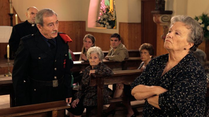 Cuéntame cómo pasó - Herminia y Ramón en la iglesia