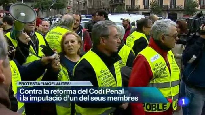 L'Informatiu - Potesta de 'iaioflautes'en contra de la reforma del Codi Penal i la imputació d'un del seus membres