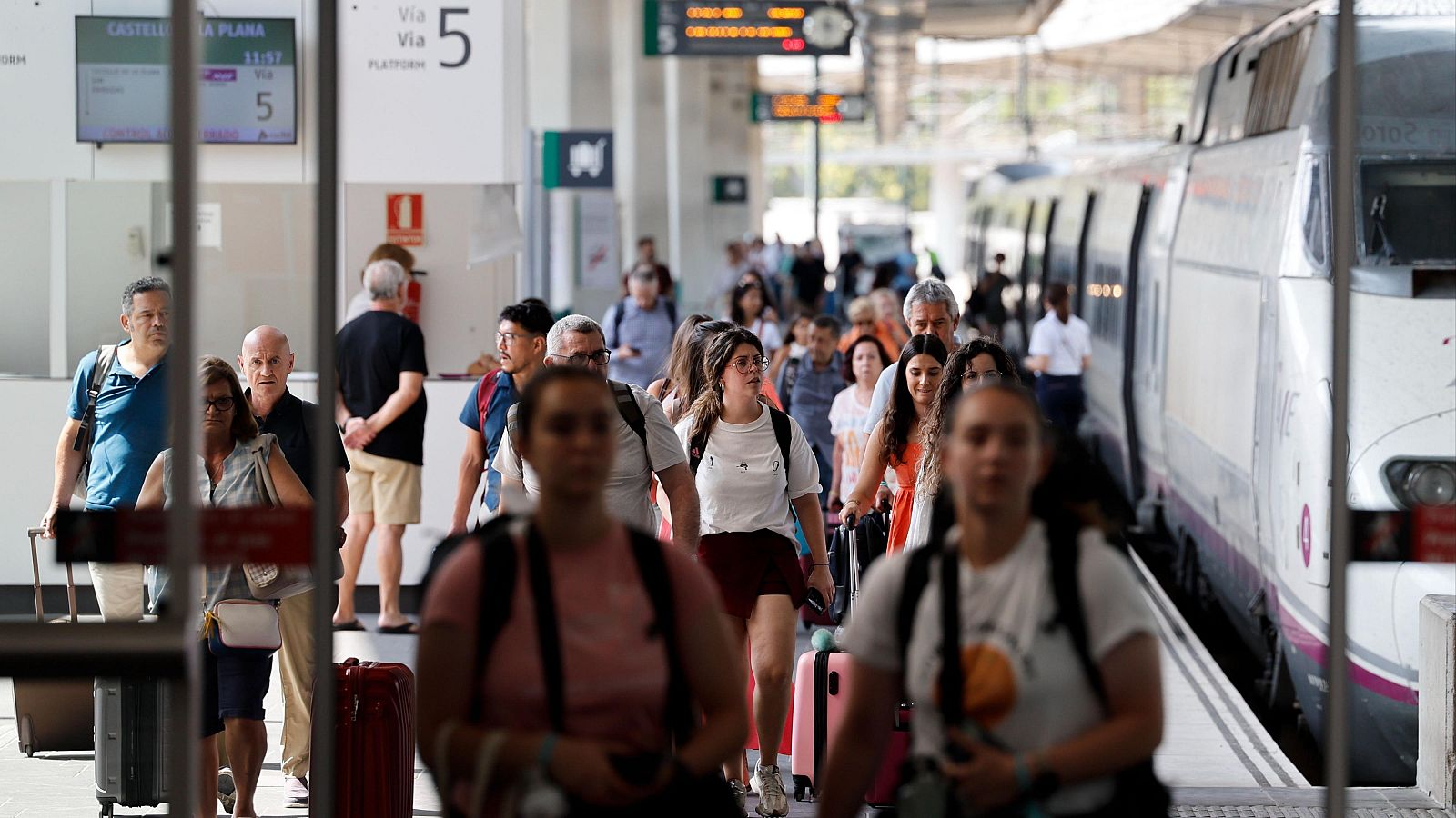 245.000 places amb origen o destinació la Comunitat en trens AVE i de llarga distància | Ver