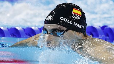 Carles Coll nada a ritmo de oro, pero se queda sin medalla al desfondarse en la recta final de los  200m braza