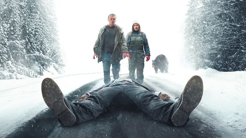 Se estrena la comedia negra 'Misterioso asesinato en la montaña' - Telediario 1 | Ver