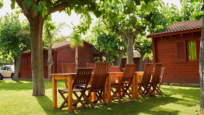 Telediario 1 - Campings, la segunda casa del verano: millones de españoles eligen vacaciones al aire libre
