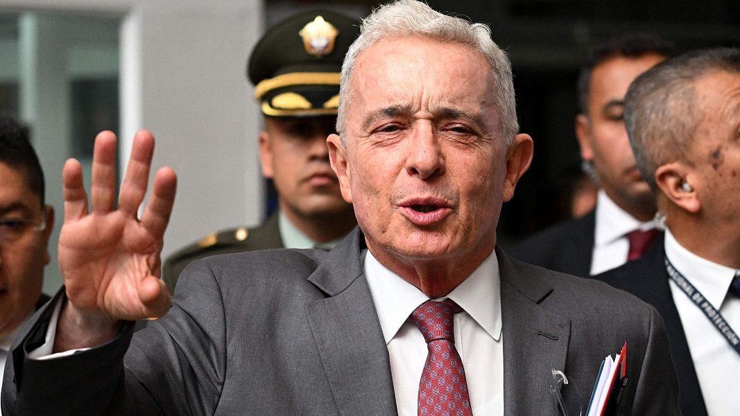 El expresidente colombiano Álvaro Uribe, condenado a 12 años de prisión domiciliaria
