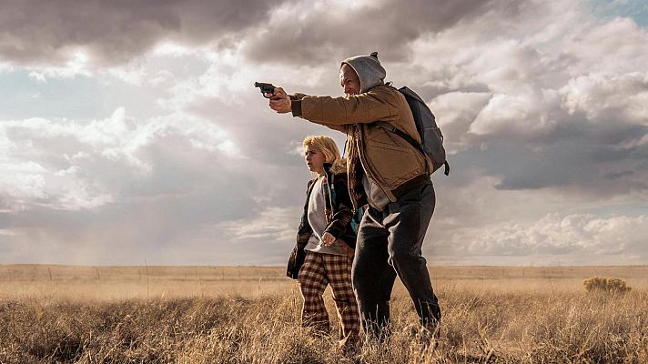 Telediario 2 - 'She Rides Shotgun': un padre criminal huye con su hija para escapar de su pasado