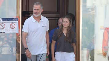 La princesa Leonor visita por sorpresa el club náutico de Palma acompañada por el rey Felipe VI