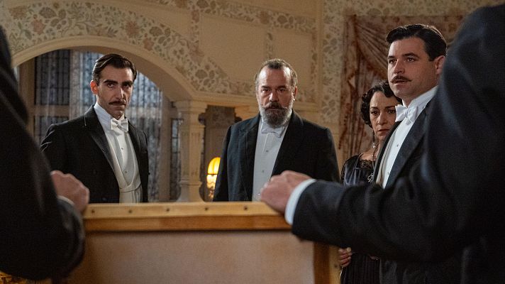 La promesa - Manuel descubre el cuadro de su madre