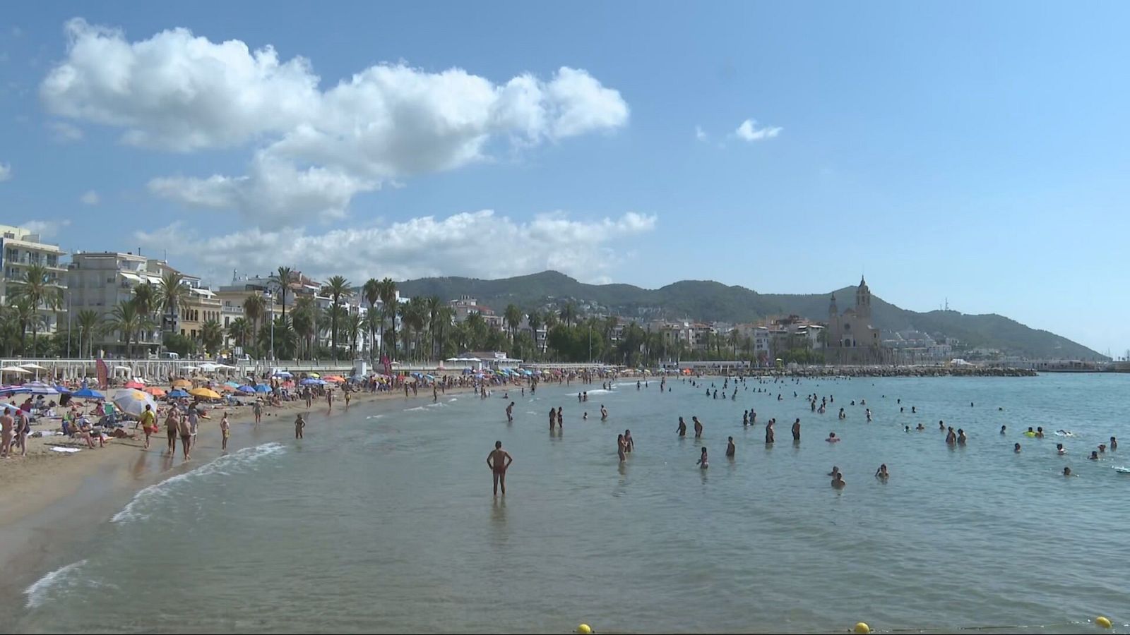 Platges plenes i preus pels núvols