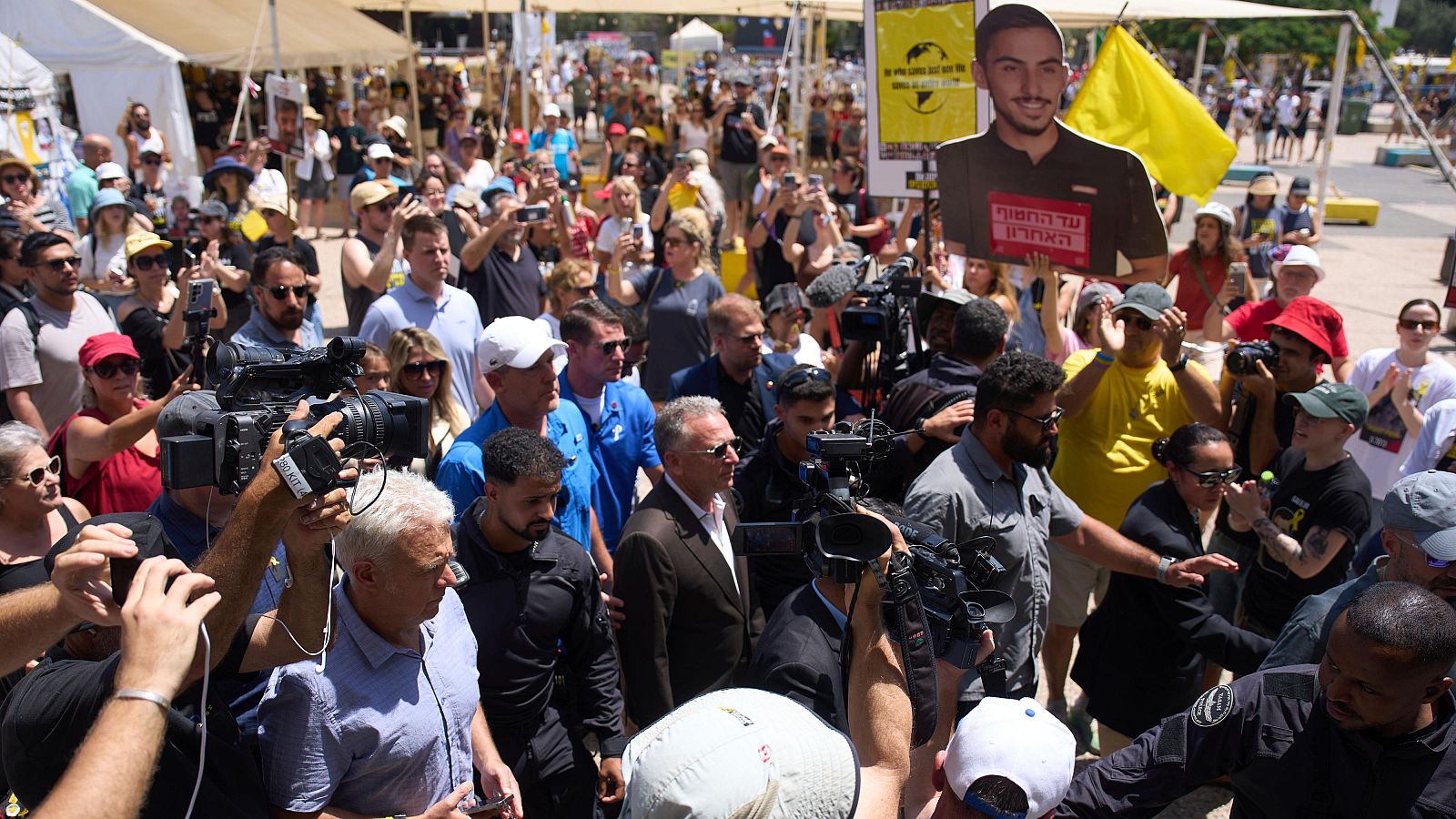 El enviado especial de EE.UU. se reúne con las familias de los rehenes en Gaza - Fin de semana 24h | Ver