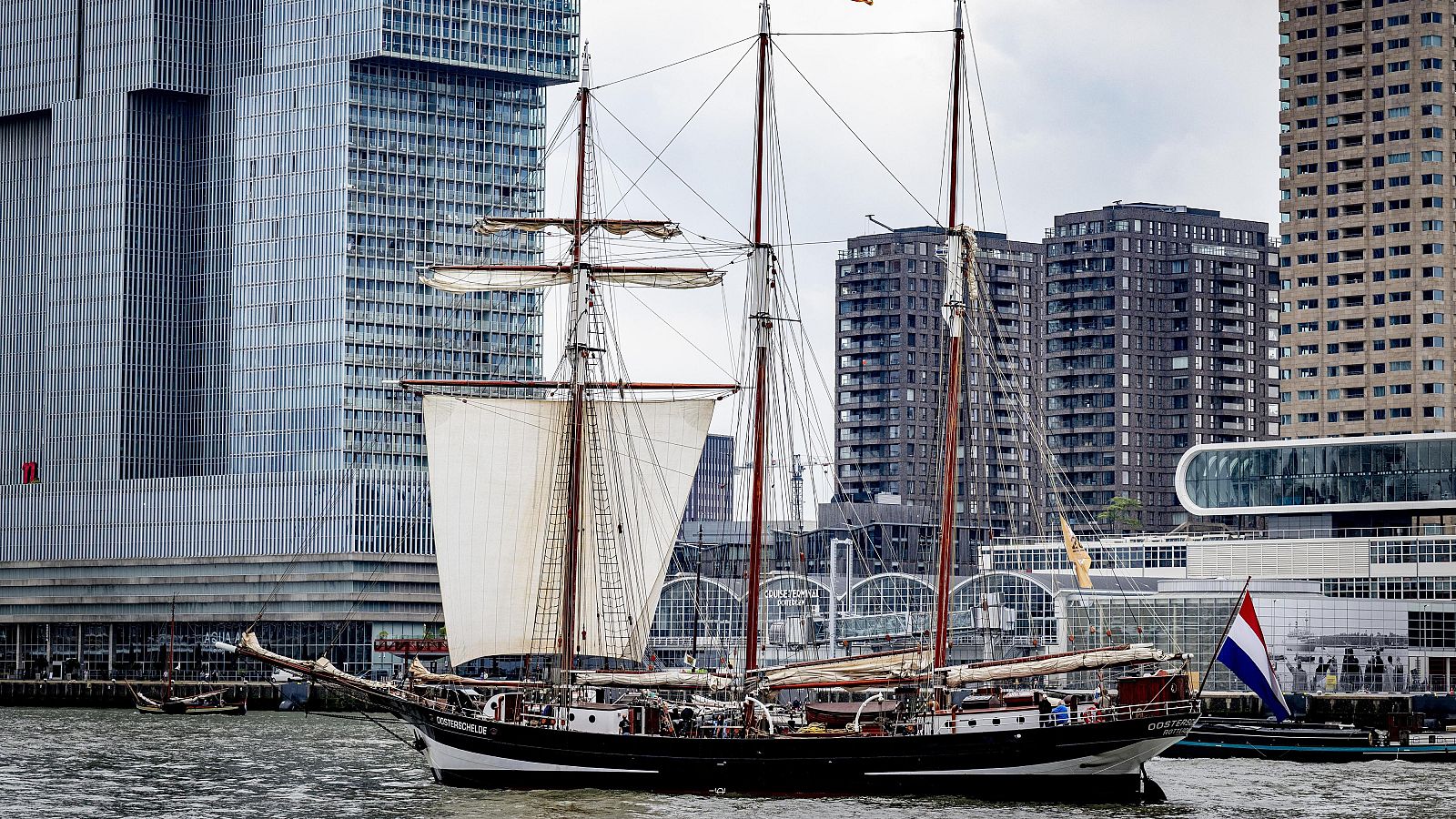 Un buque recrea el viaje de Darwin durante dos años - Telediario Fin de Semana | Ver