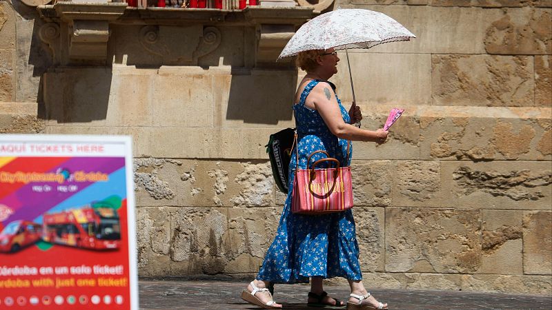 La ola de calor se extiende y activa avisos en 12 comunidades autónomas