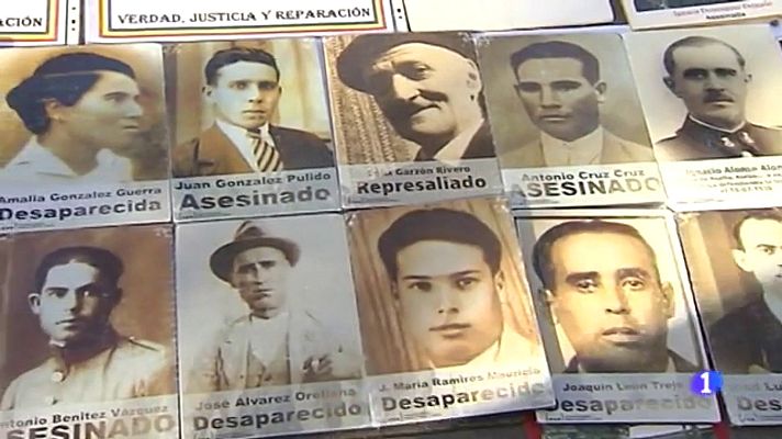 Noticias Andalucía - Concentración para iniciar las exhumaciones en Pico Reja (Sevilla)