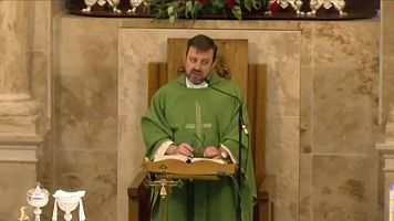El prroco de Valdepeas denuncia los abusos a temporeros: "Si el jornal son ocho horas, son ocho horas"