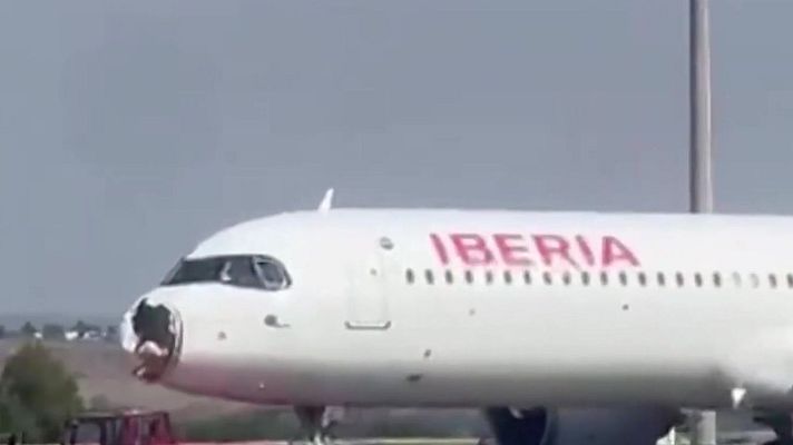 Mañaneros 360 - Un ave impacta contra un avión y tiene que hacer un aterrizaje de emergencia