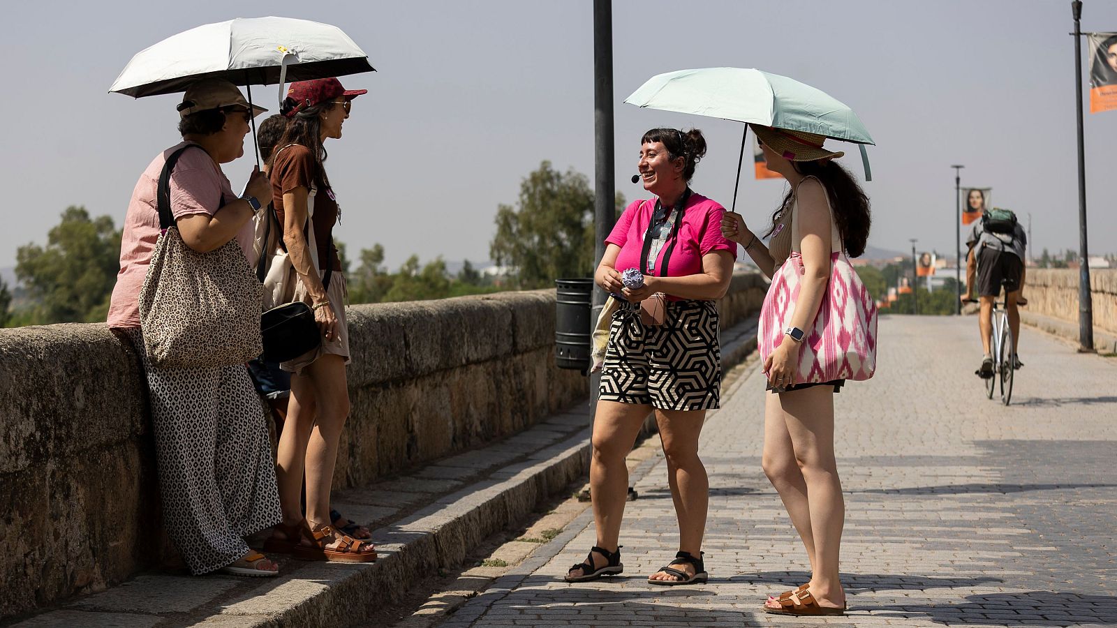 La ola de calor pone diez comunidades en alerta - Telediario 1 | Ver