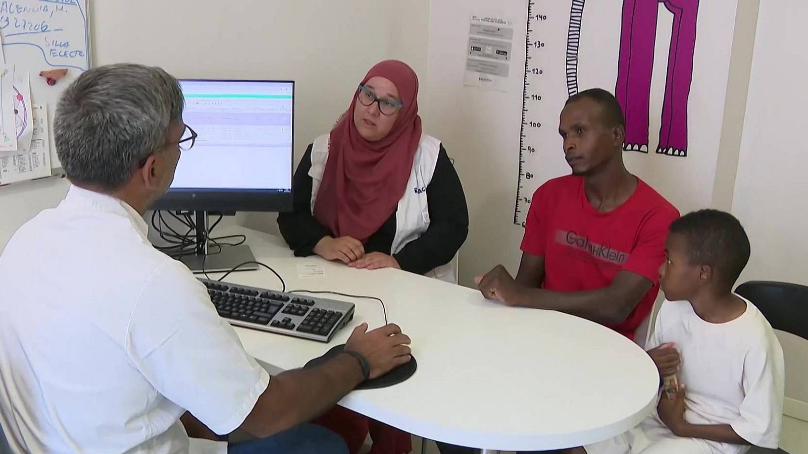 Mahmud, padre de un niño gazatí con cáncer evacuado a España: "Aquí hay esperanza para nosotros" - Telediario 1 | Ver