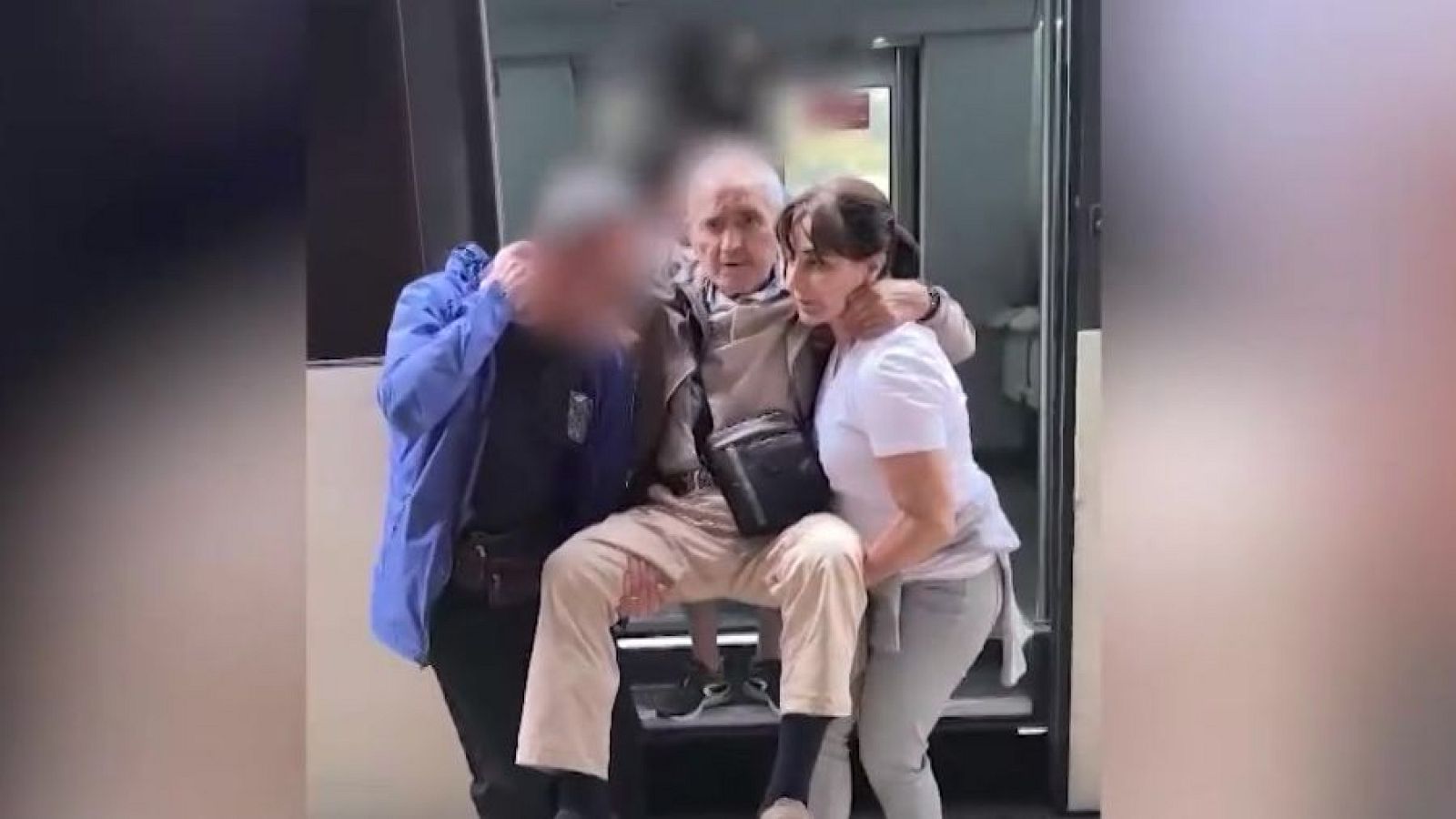 Falta de facilidades para personas con movilidad en el tren de Bilbao - Mañaneros 360 | Ver