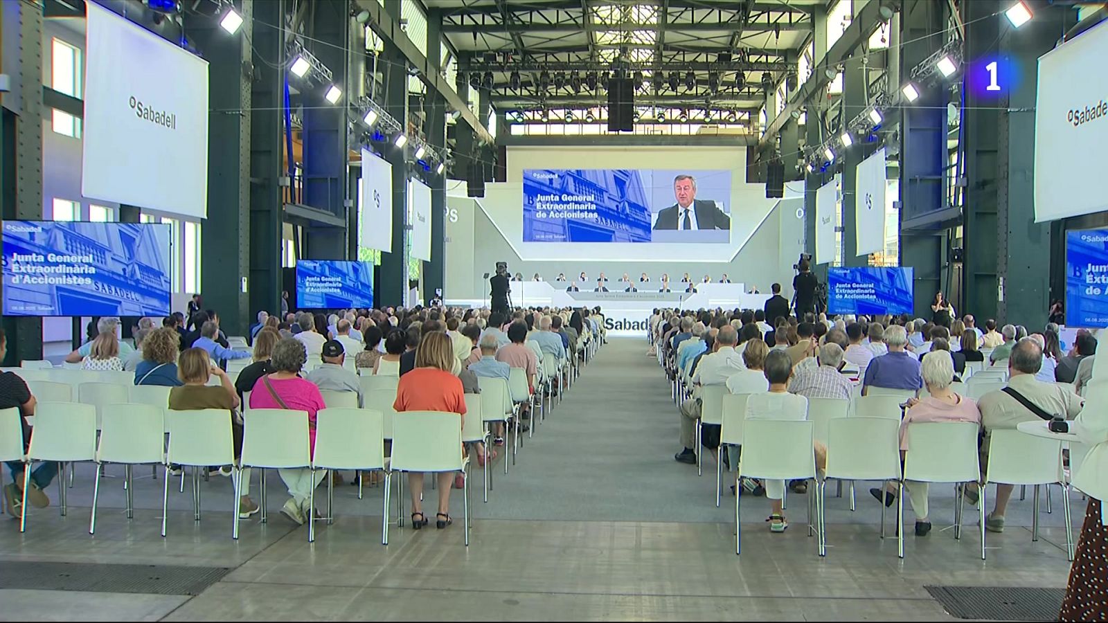 Els accionistes del Sabadell avalen la venda de TSB en plena OPA