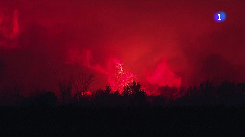 L'incendi al sud de França talla l'A-9 i alerta Catalunya