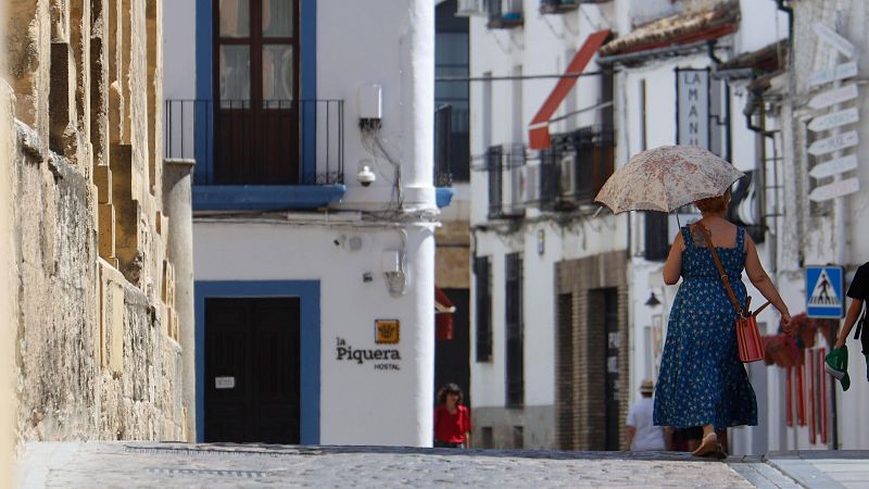 El paraguas, el nuevo aliado para protegerse del sol | Ver