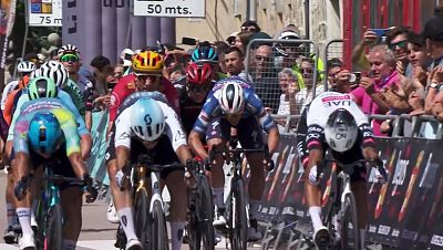 Moschetti ganador de la 2 etapa de la Vuelta a Burgos tras un igualadsimo sprint