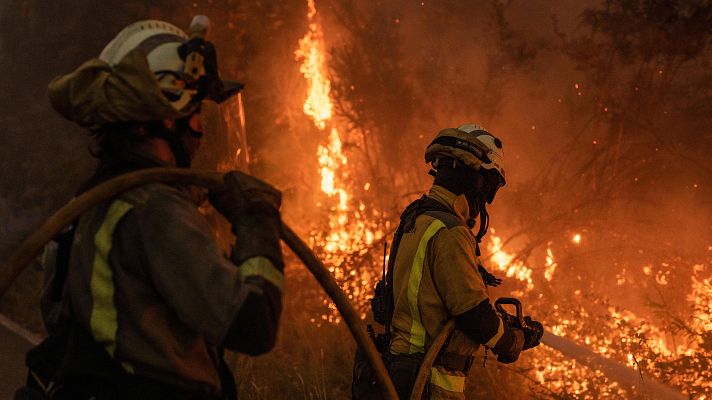 Telediario Matinal - Activada situación 2 en dos incendios en Pontevedra por su proximidad a las viviendas