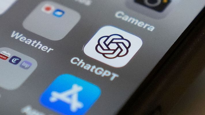 Telediario 1 - Más de la mitad de los españoles utilizan la inteligencia artificial para comprar