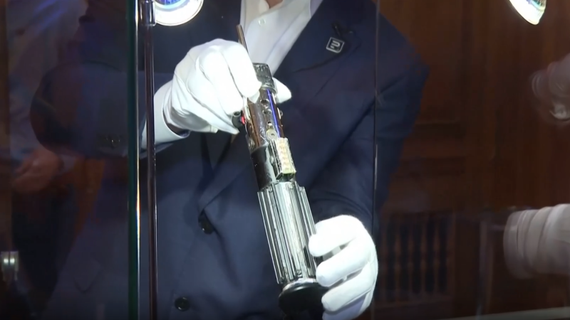 Hollywood entra a subasta: desde el sable láser de Darth Vader hasta el látigo de Indiana Jones