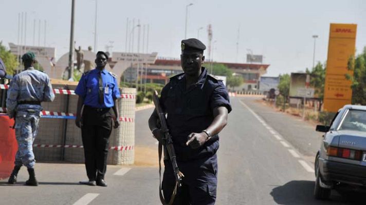 Telediario 1 - Secuestro de rehenes en Argelia