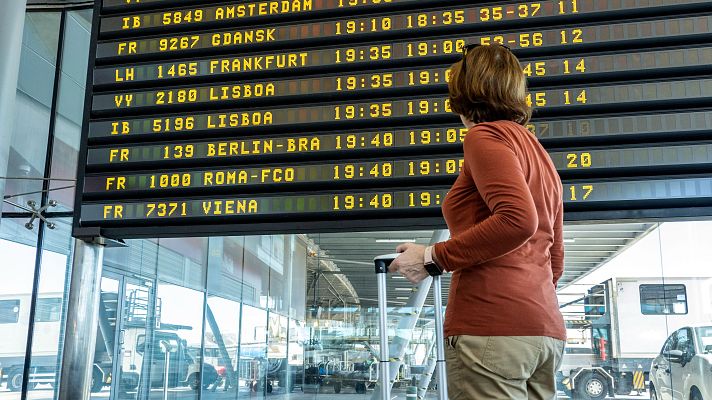 Telediario 1 - Tarjetas universales, una forma de viajar con mejores cambios de divisas y menos comisiones