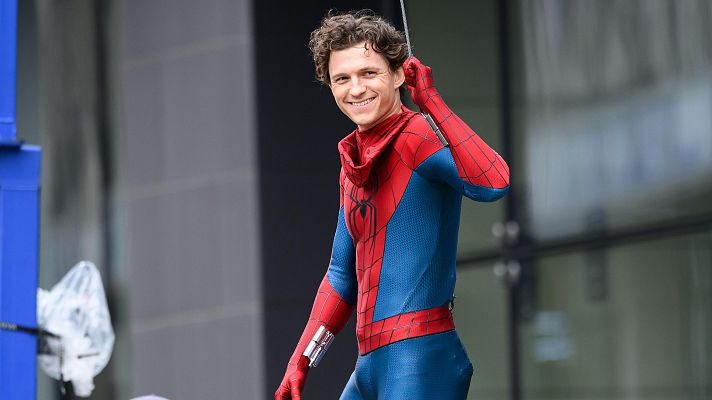 Telediario 2 - Tom Holland comienza a filmar 'Spider-Man: Brand New Day' ante la mirada de cientos de fans en Glasgow (Escocia)