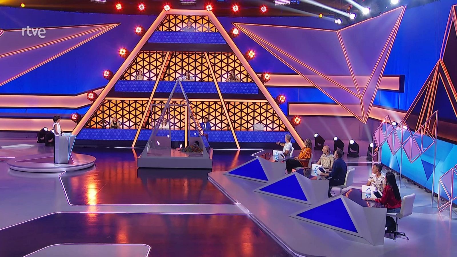 La pirámide - Programa 15 - La pirámide | Ver