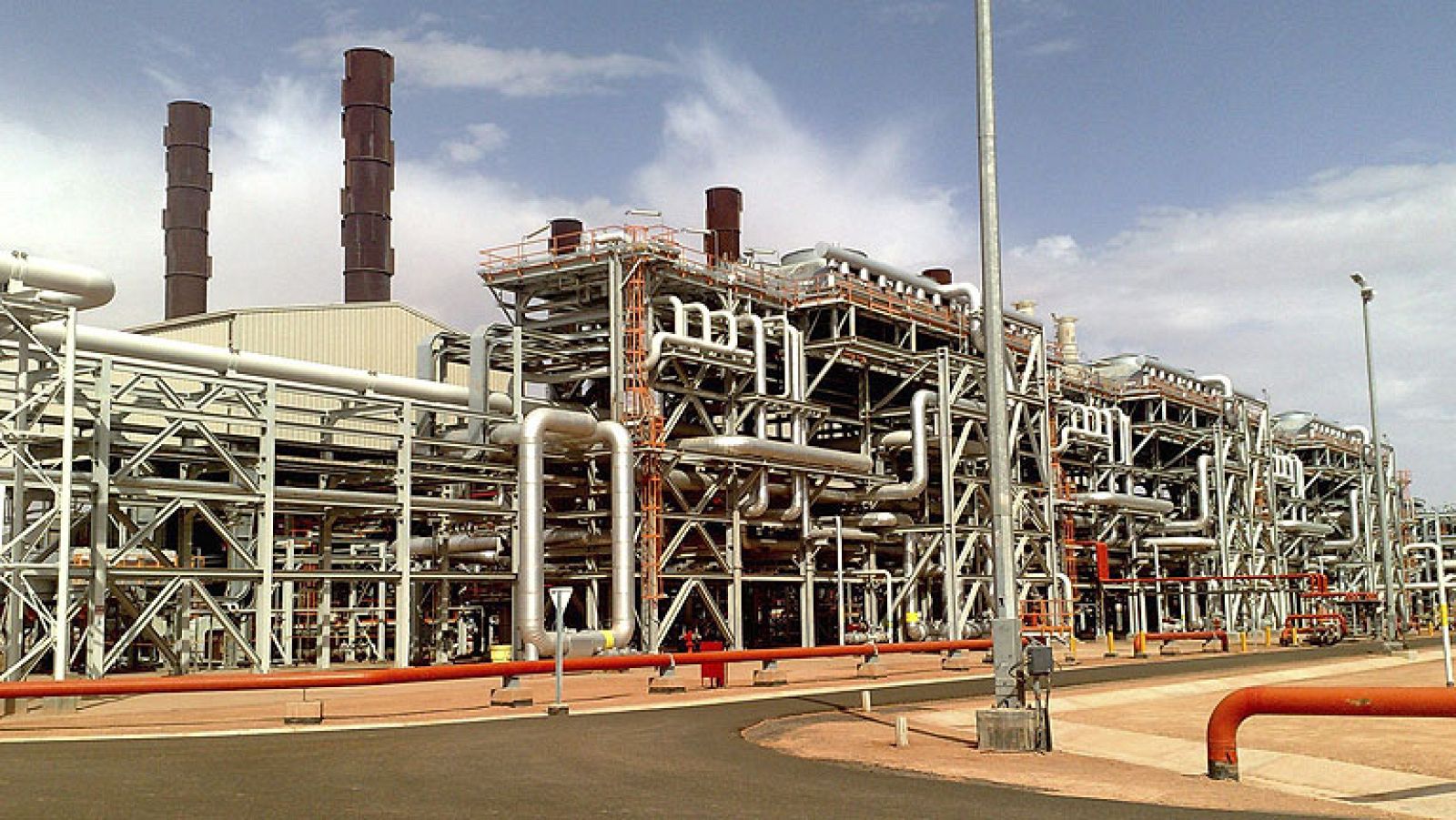 Los terroristas mantienen rehenes en una parte de las instalaciones de gas en Argelia