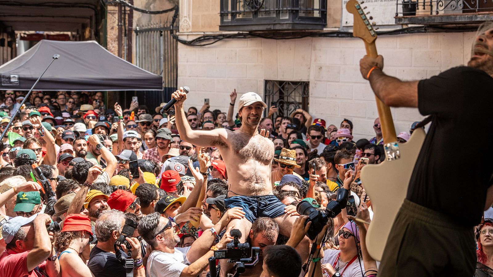 El ingenio y la fiebre 'camperizadora' toma los festivales | Ver