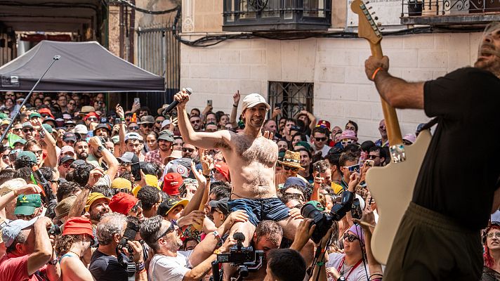 Telediario Fin de Semana - El ingenio y la fiebre 'camperizadora' toma los festivales de verano
