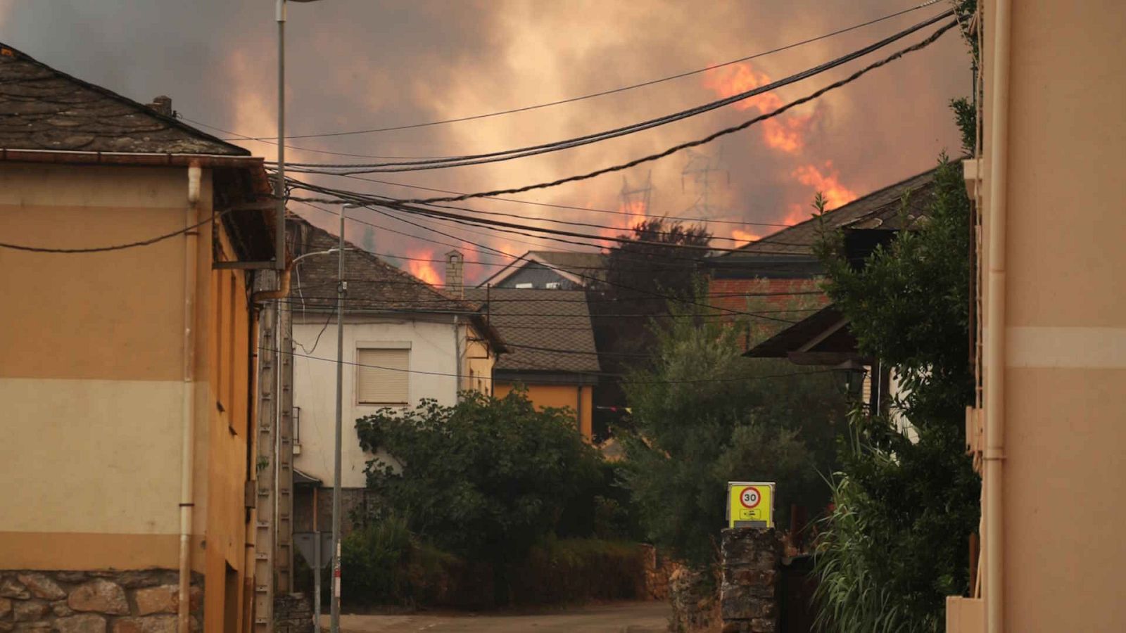 Informativo 24 horas - 20h - 10/08/25 - Fin de semana 24h | Ver